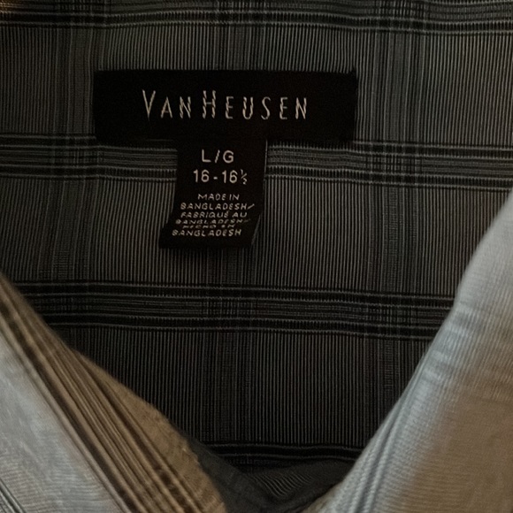Beautifully colored Van Heusen dress shirt - Picture 2 of 2